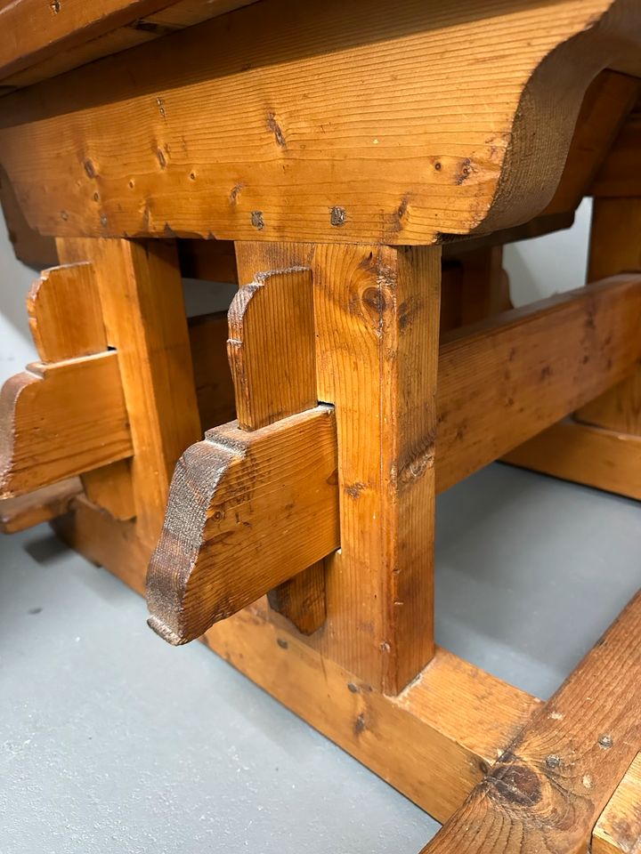 Alter Jogltisch / Bauerntisch gesteckt aus massivem Holz in Nümbrecht