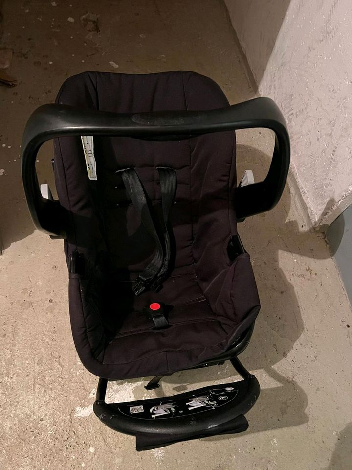 RÖMER Isofix+Baby Schale in Rostock