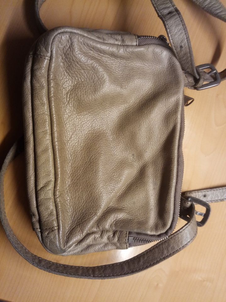 Liebeskind Maike Crossbody Tasche schlamm/stone 23x17x5 in Aiglsbach