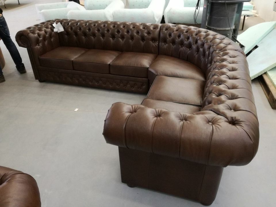 Sofa Couch Garnitur 321 Eckcouch Ecksofa Chesterfield Classic Windsor Echtleder Samtstoff Neu Vintage Old Style Bett Stuhl Sessel top Qualität Garantiert In DE Hergestellt in Berlin