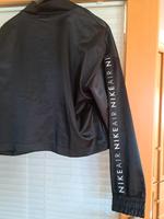 Wenig getragene Nike Air Jacke in L Hessen - Burgwald Vorschau