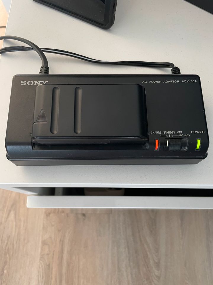 Sony Hi 8 Camera Recorder Handycam FX 700E mit Zubehörpaket in Berlin
