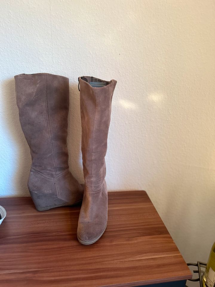 Wildleder Tamaris Stiefel mit Keilabsatz Taupe gr.39 in Wittgert