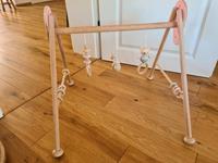 Hess Baby-Spielbogen, Holz, neuwertig Hessen - Groß-Umstadt Vorschau