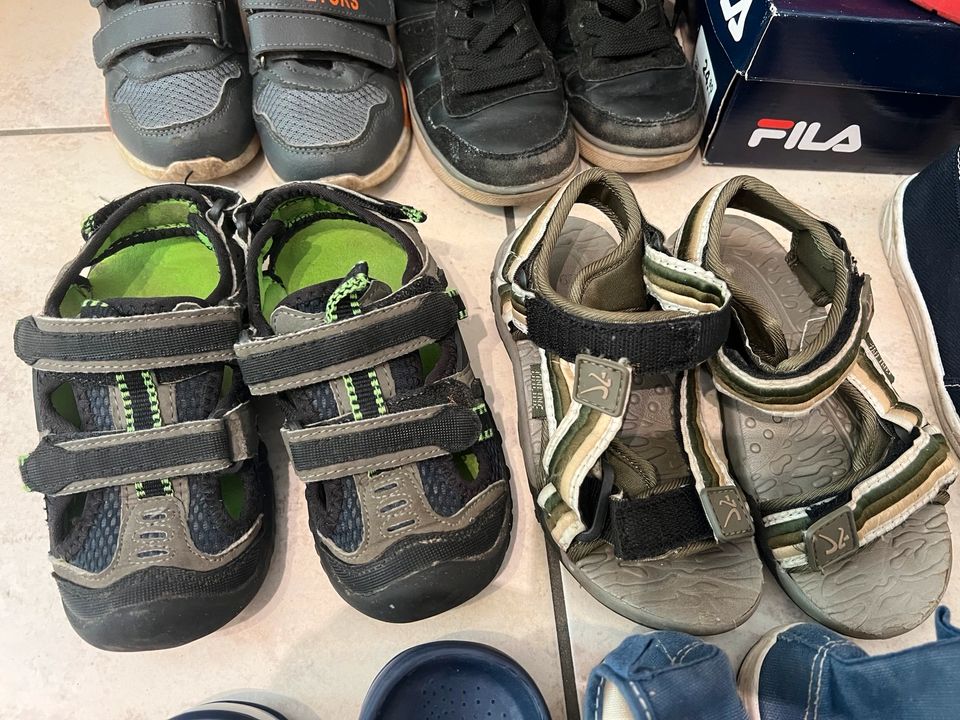 12 Paar Turn Haus Bade Schuhe Sandalen Fila Paket Gr.28/29 Kinder in Dresden