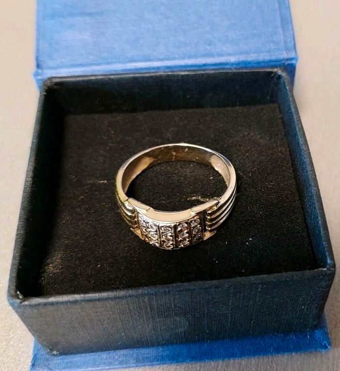 RING 14 KARAT 585er Gold mit 15 Zirkonia Steinen in Nürnberg (Mittelfr)