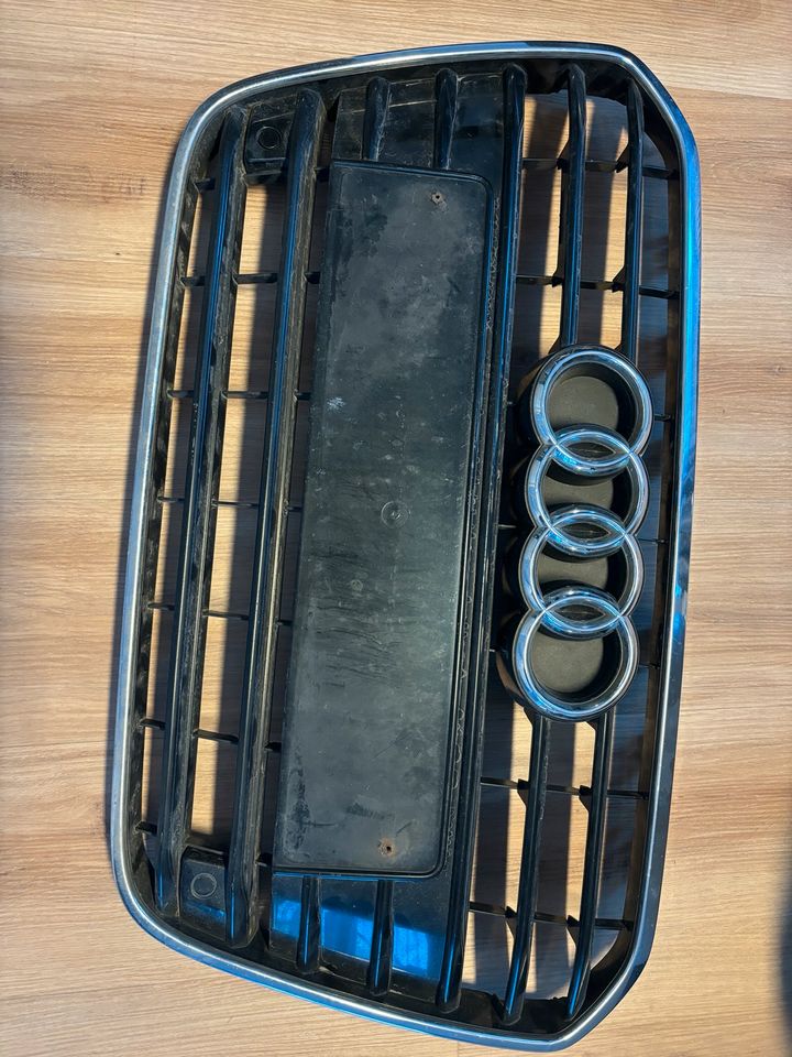 Audi A6 Kühlergrill 4G0 853 653 in Wiesbaden