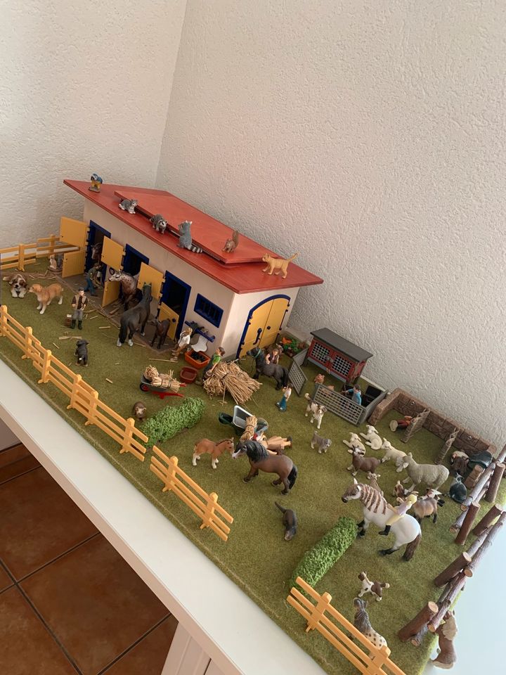 Schleich Reiterhof Pferde Ponys Figuren Reitstall Tiere in Weilerswist