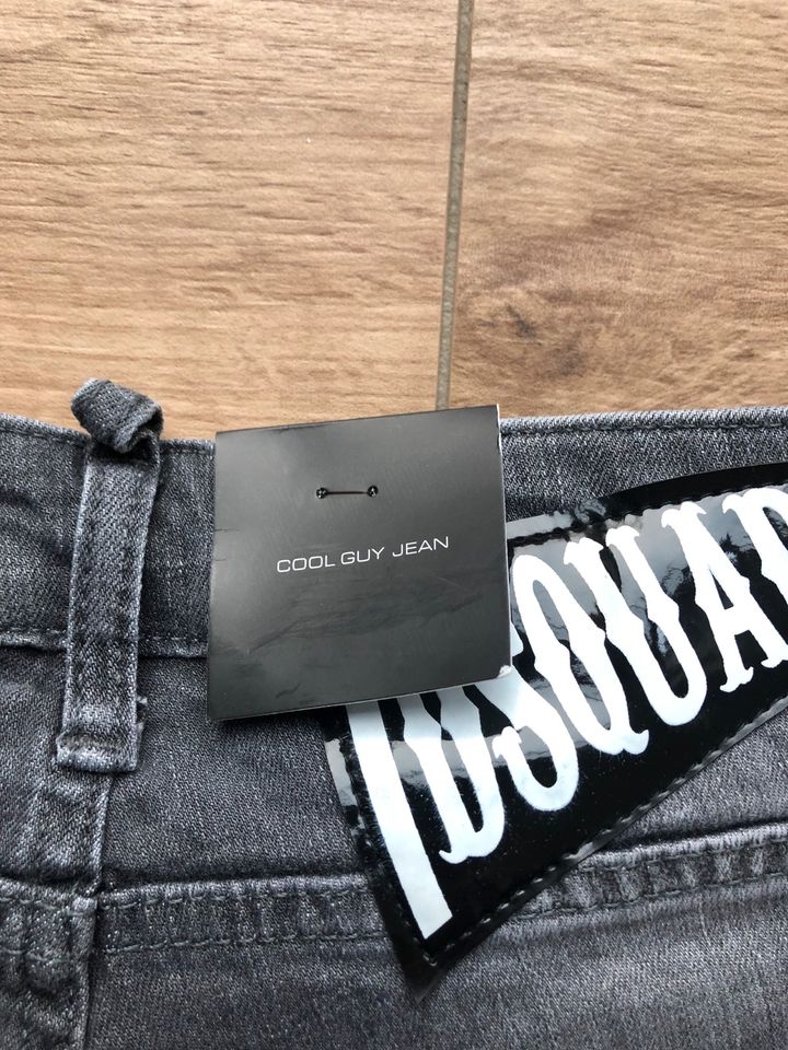 Dsquared2 Jeans-Hose, Größe 46 in Neuss