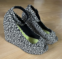 H&M Sandalen Plateau Keilabsatz Gr. 39 schwarz weiß NEU! Berlin - Mitte Vorschau