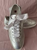 Sneaker Damenschuhe silber Gr. 40 neuwertig Lindenthal - Köln Lövenich Vorschau