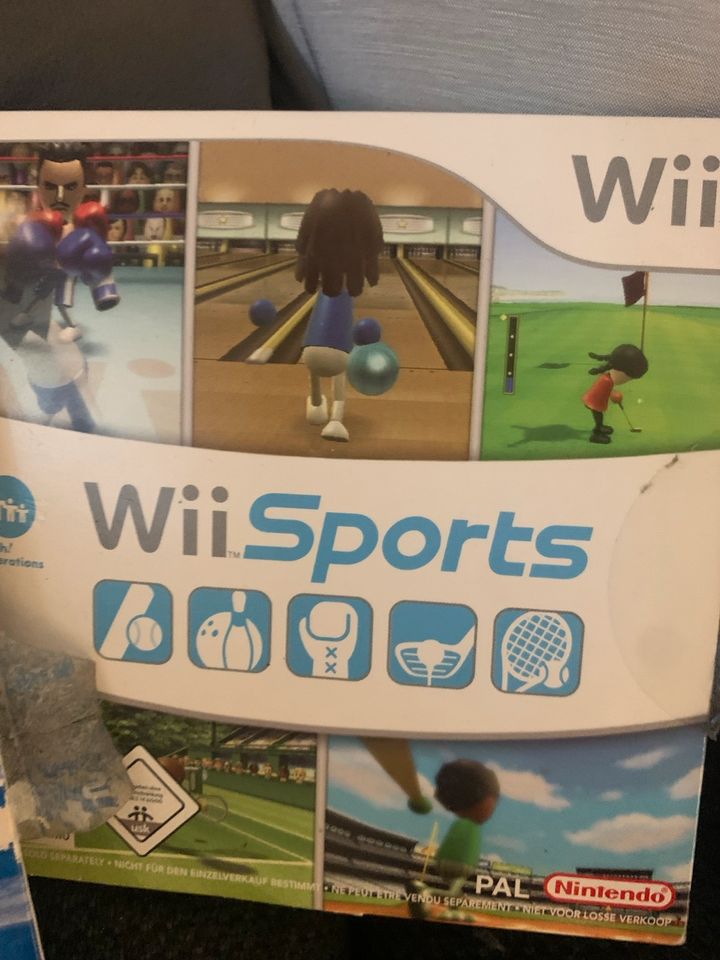 Nintendo Wii + 4 Controller + 5 Spiele und weiteren Zubehör in Düsseldorf