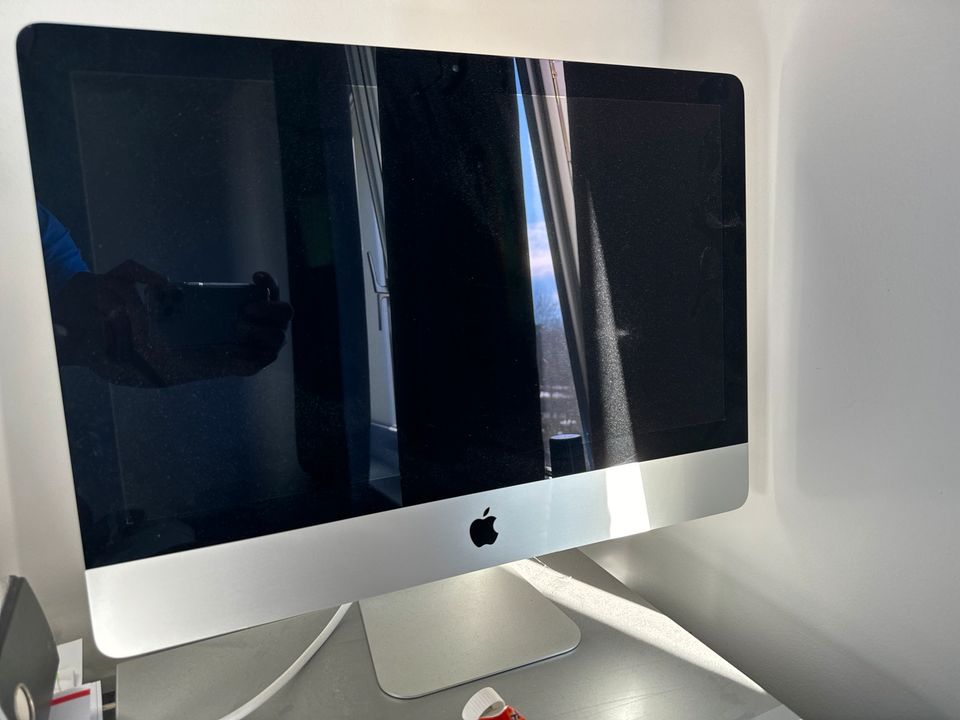 Apple iMac 2015 | 21.5" i5-5575R | 8 GB | 1 TB HDD in Markkleeberg