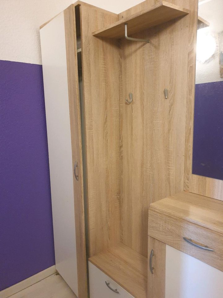 Flurschrank  für 50€ in Berlin