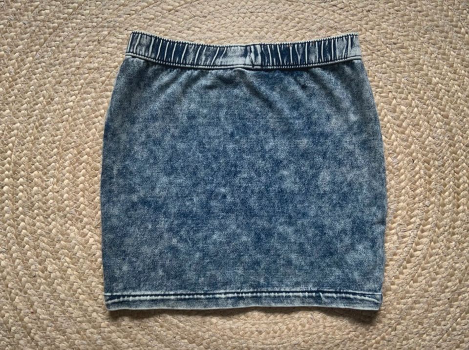 Vintage Ausgewaschener jeans Mini Rock H&M in Hamburg