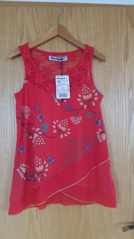 Desigual Top Shirt neu mit Etikett Gr. S rot in Waldbüttelbrunn