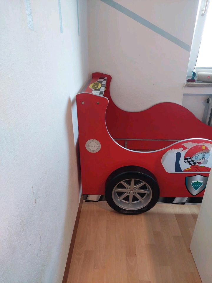 Kinderbett auto und kleidersxhrank in München