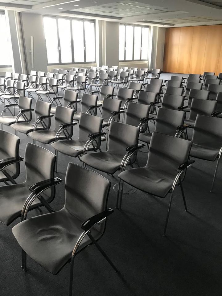 300 x Steh Sitz Schreibtisch / Büromöbel/ Bürostuhl / Sideboard in Glinde