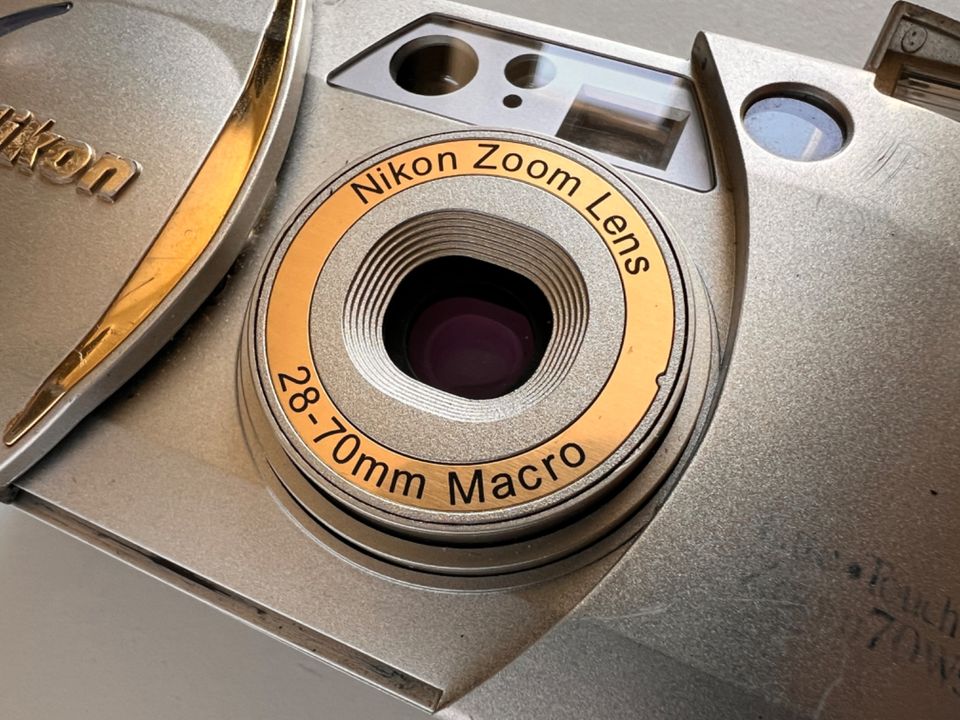 Nikon Lite Touch 70 Ws - 35mm Point & Shoot Kamera in Hamburg