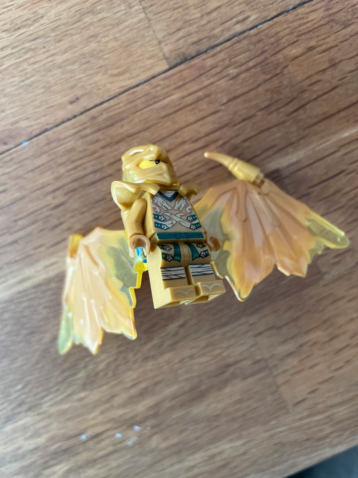 Lego NINJAGO Jays Golddrachen-Motorrad + Figuren und Karten in Dresden
