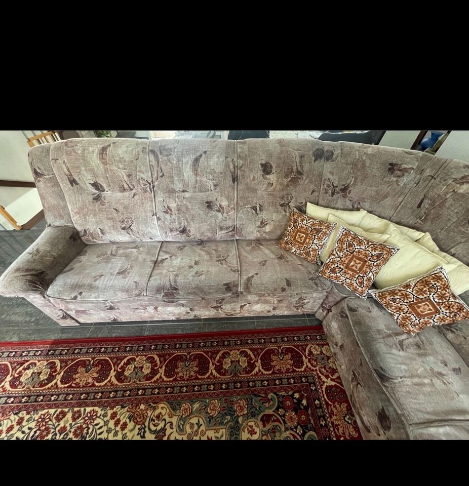 Sofa in sehr gutem Zustand in Dreieich