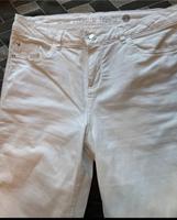 S.Oliver Bermuda Shorts, kurze Jeans Hose weiß Gr.M 38 Nordrhein-Westfalen - Grevenbroich Vorschau