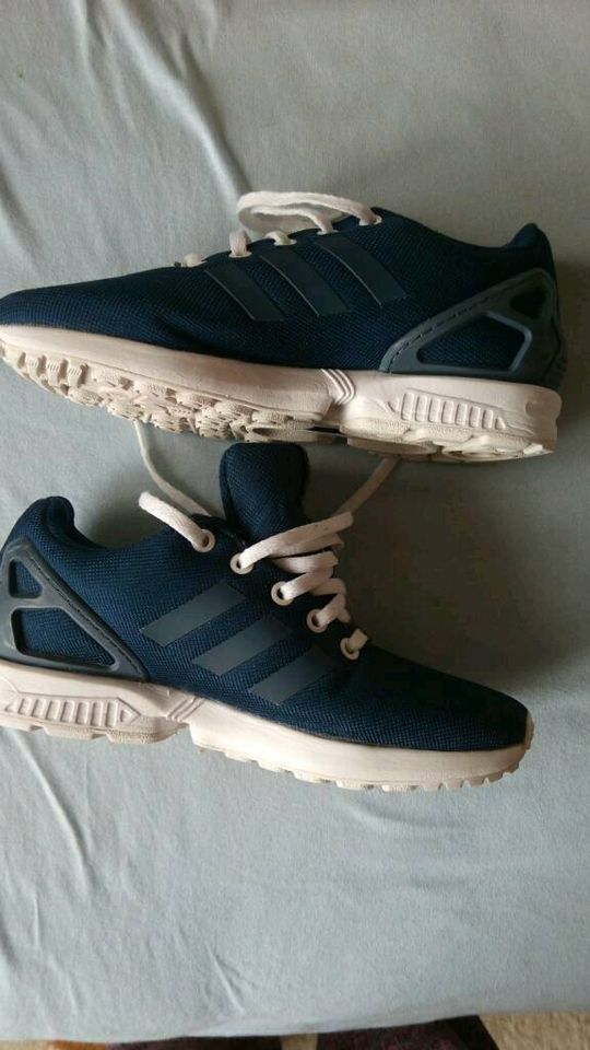 Turnschuhe indoor blau adidas Gr 36 in Elmshorn