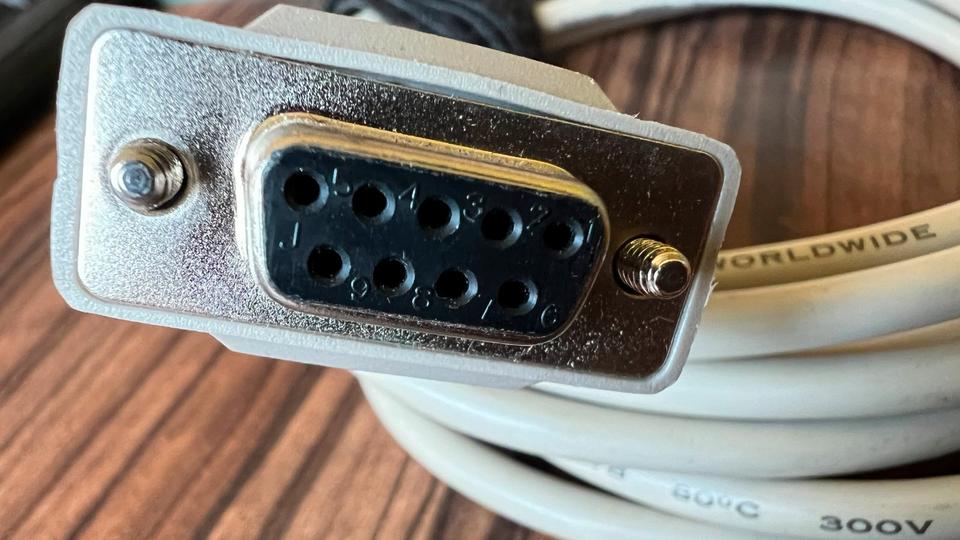 Seriell Kabel Male zu Male 3 Meter mit Aufschrift PIN-Belegung in Bocholt