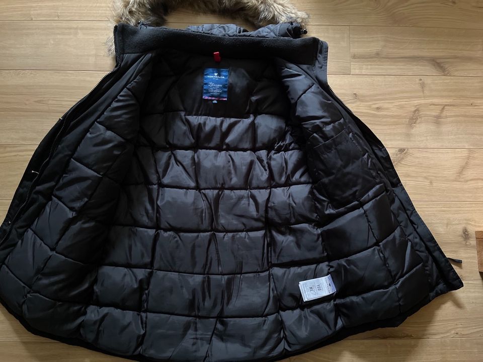 Schwarze Winterjacke Damen  Gr. 38 in Pinneberg