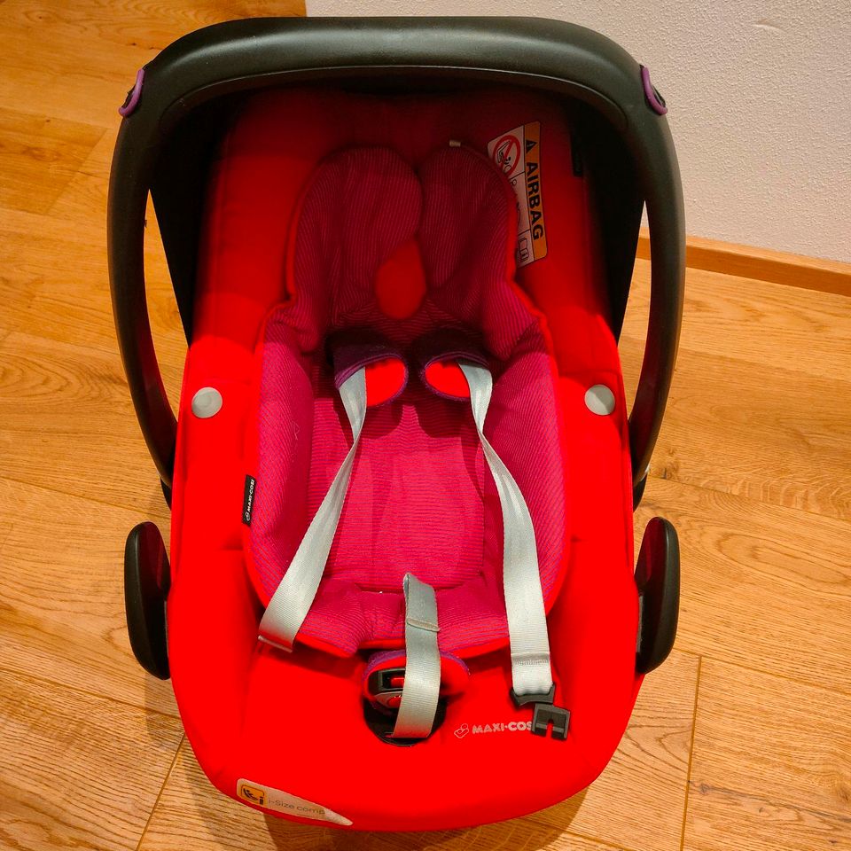 Babyschale Maxi Cosi Pebble Plus + Isofix Basisstation in Wettstetten