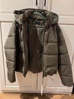 Zara Jacke Puffer Winter m 36 38 grün oliv neu Khaki Pufferjacke Niedersachsen - Thedinghausen Vorschau