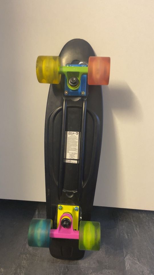 Mini Skateboard mit LED Räder in schwarz in Garbsen