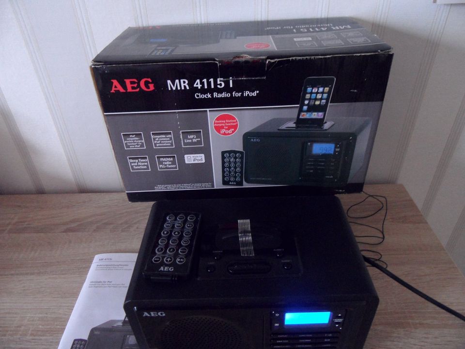 AEG Radiowecker MR 4115i mit Docking Station für iPod in Am Großen Bruch