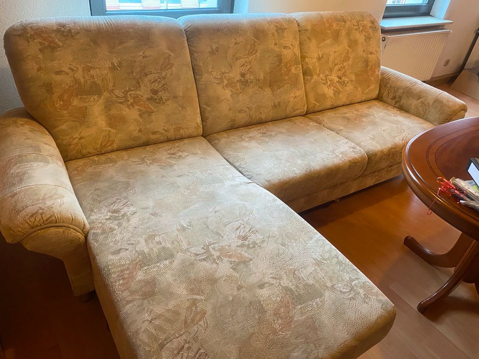 Couch und elektr. verstellbarer Sessel in Zwickau