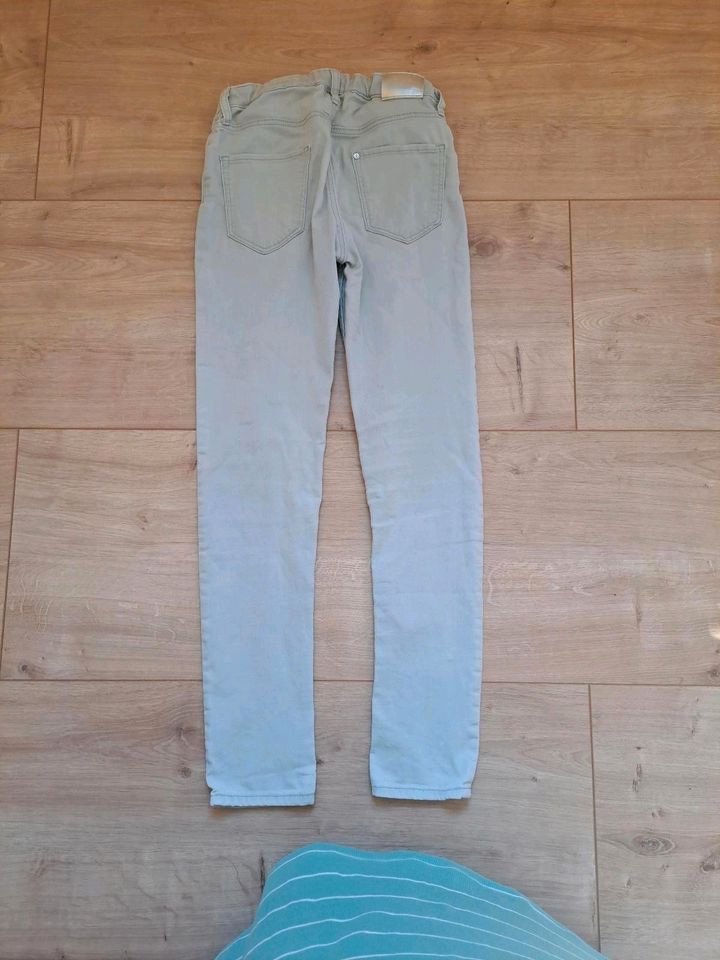 H&M Skinny Fit Jeans Gr. 146 in Eisenach