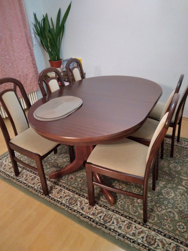 Tisch , Stühle, Vitrine in Hannover