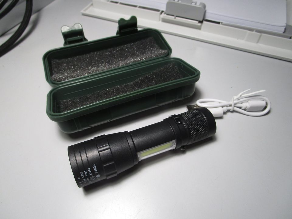 LED-Akku-Taschenlampe mit ZOOM +3 Modi +2 LEDs +USB-Kabel +Box in Weissach