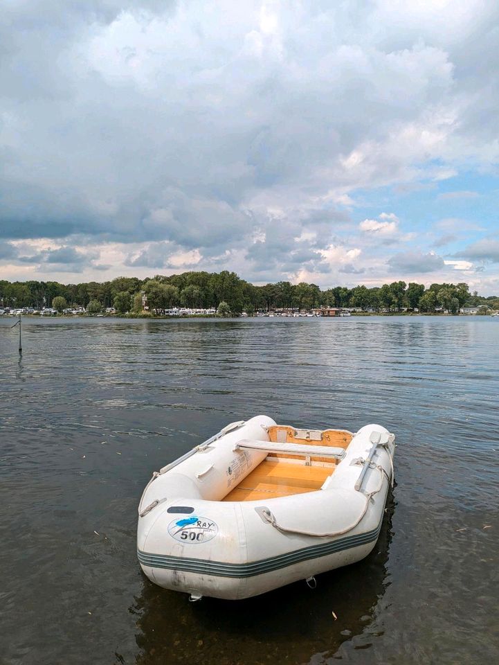 Schlauchboot Z-Ray 500, Holzboden, 5 Personen, div. Zubehör in Potsdam