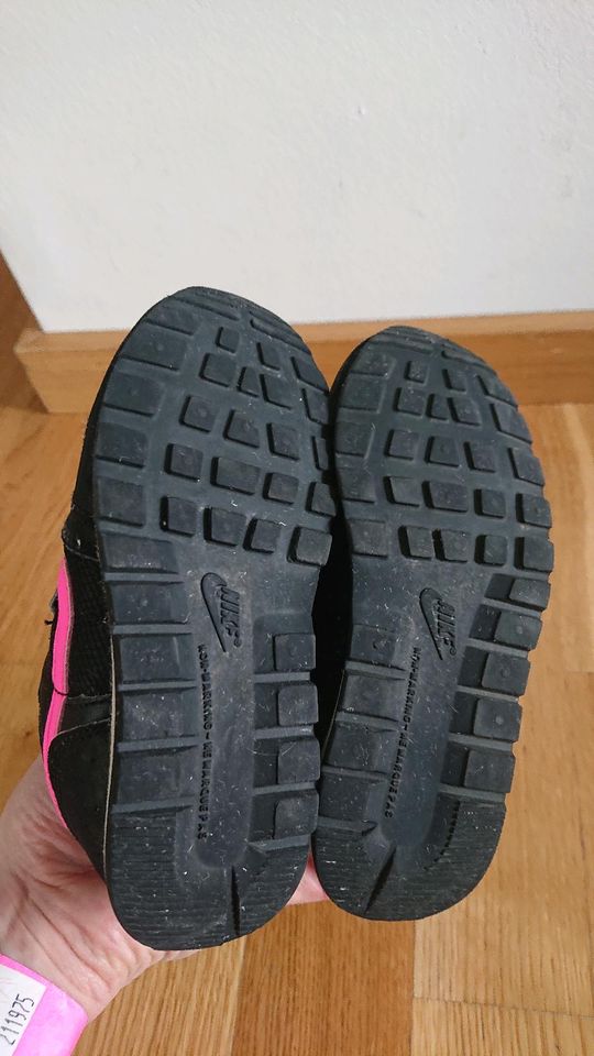 Nike Sneaker Mädchen *Größe 26* *Schwarz/Pink* in Dresden