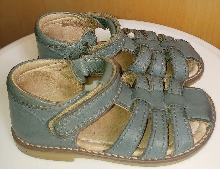 Sandalen Pom pom Leder Gr 23 in Berlin