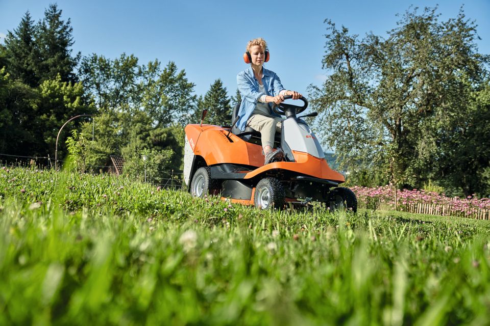 Stihl Benzin-Aufsitzmäher RT 4082 in Hirschbach