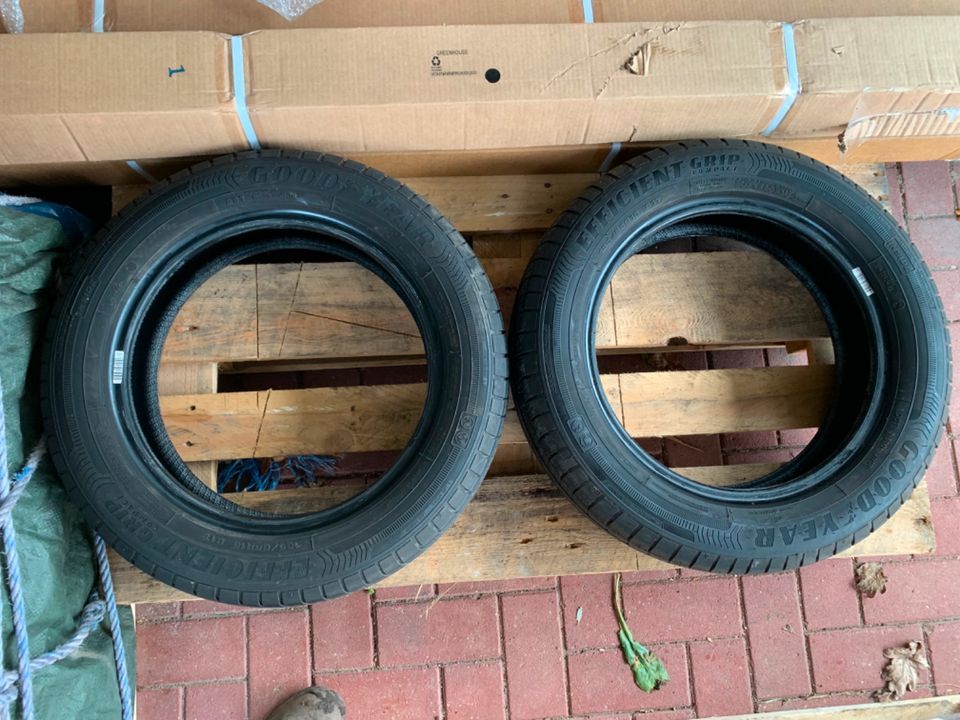 VW e-Up! 2 x Sommerreifen 165/65R15 Goodyear, fast neu, DOT 12/21 in Halstenbek