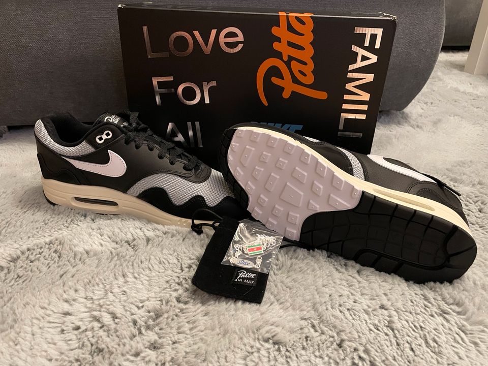 Nike Air Max 1 Patta Waves Black (with Bracelet) gr. 44 in Leipzig