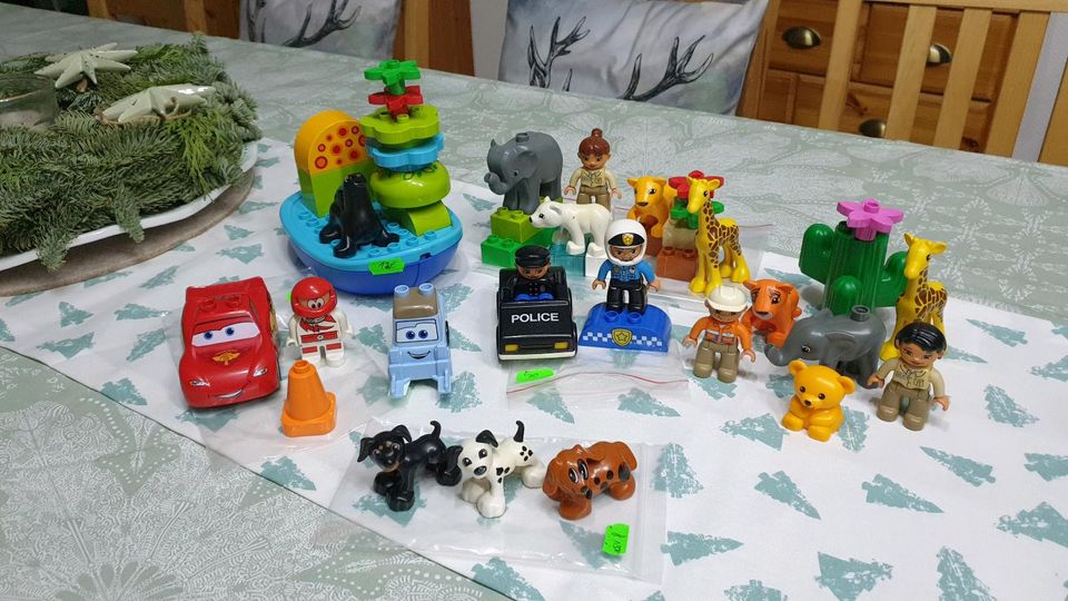 Lego Duplo Zoo Tiere Hunde Cars Polizei Boot in Möser