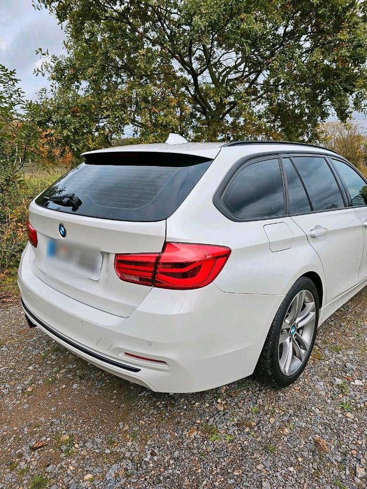 BMW 330i Touring, Sport Line, 2018, mineralweiß metallic in Neuss