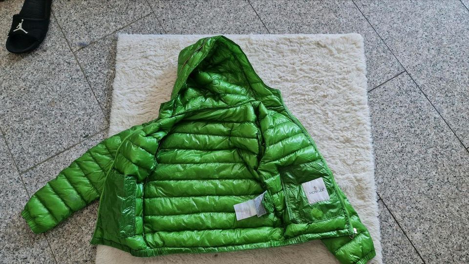 Moncler leichte Daunejacke gr.140 in Gütersloh