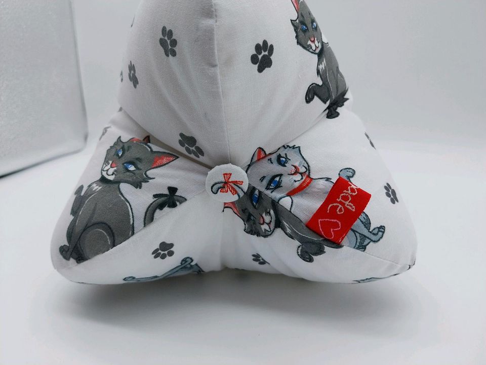 ♡NEU ♡ Leseknochen XL Nackenkissen Relaxkissen = Katzen &Tatzen in Marl