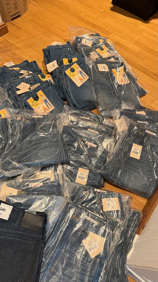 AUSVERKAUF LEE Damen Jeans  Paket 50 Stück Neu verscheide Modele in Berlin