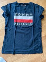 Tommy Hilfiger T-shirt Gr. 164 Niedersachsen - Varel Vorschau