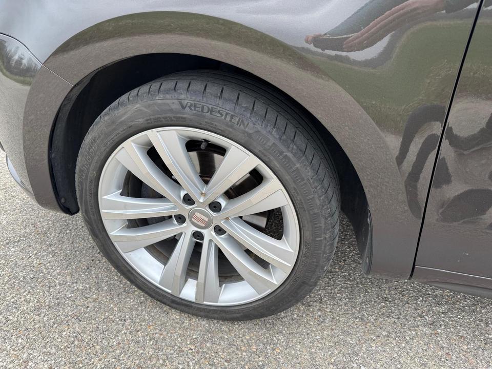 Schönen Familienvan, SHD, AHK, DSG-Getriebe, SH, Sportfahrwerk in Taufkirchen Vils